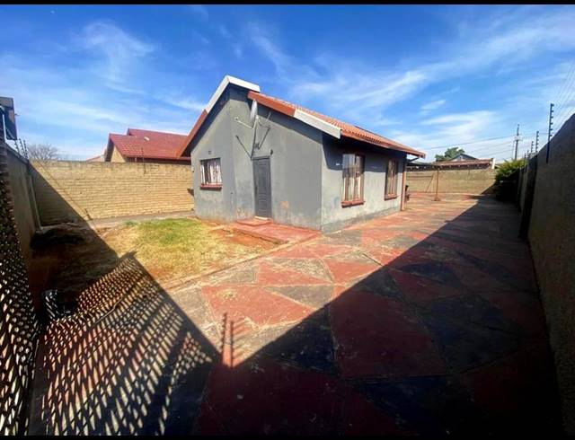 2 BEDROOM PROPERTY TO RENT IN PROTEA NORTH